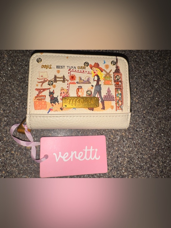 Ventti Handbags - NWT Venetti Travel Print Bifold Wallet •Error • Upside-Down Logo